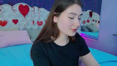 Snapshot of lili_luuu chatting on February 2025 03:51:02 PM Lilu online show from February 2025 03:51:02 PM