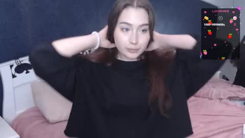 Snapshot of lili_luuu chatting on October 2025 09:32:02 PM Lilu online show from October 2025 09:32:02 PM