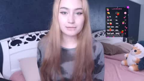 Snapshot of lili_luuu chatting on October 2025 04:24:02 AM Lilu online show from October 2025 04:24:02 AM