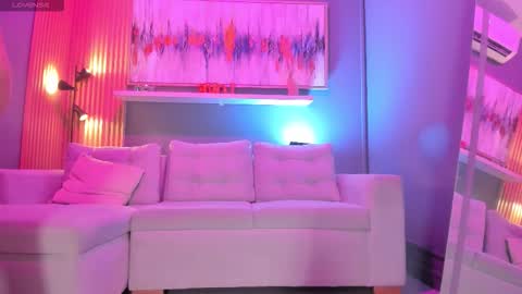 holis soy lily chang no olvides el pulgar arriba es muy importante para mi 3 independent model online show from February 2026 07:42:02 PM