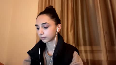 Snapshot of lilihalvorsen chatting on October 2025 10:18:02 PM Lina online show from October 2025 10:18:02 PM