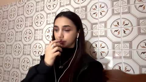 Snapshot of lilihalvorsen chatting on November 2025 10:10:02 PM Lina online show from November 2025 10:10:02 PM