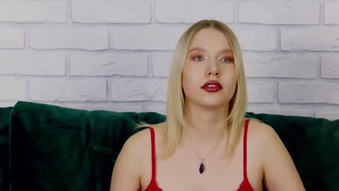 Snapshot of lililinn chatting on January 2025 10:29:02 AM LiliLinn online show from January 2025 10:29:02 AM