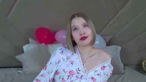 Snapshot of lililinn chatting on February 2025 12:05:02 PM LiliLinn online show from February 2025 12:05:02 PM