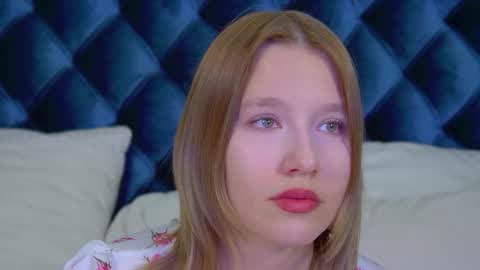 Snapshot of lililinn chatting on October 2025 06:02:02 AM LiliLinn online show from October 2025 06:02:02 AM