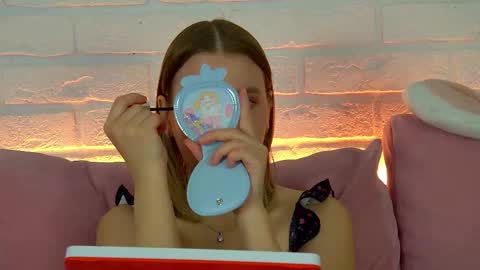 Snapshot of lililinn chatting on November 2025 05:39:02 AM LiliLinn online show from November 2025 05:39:02 AM