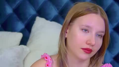 Snapshot of lililinn chatting on November 2025 05:32:02 AM LiliLinn online show from November 2025 05:32:02 AM