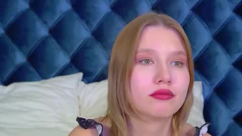 Snapshot of lililinn chatting on November 2025 08:28:01 AM LiliLinn online show from November 2025 08:28:01 AM