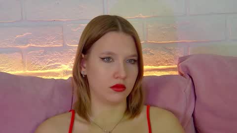 Snapshot of lililinn chatting on December 2025 05:05:01 AM LiliLinn online show from December 2025 05:05:01 AM