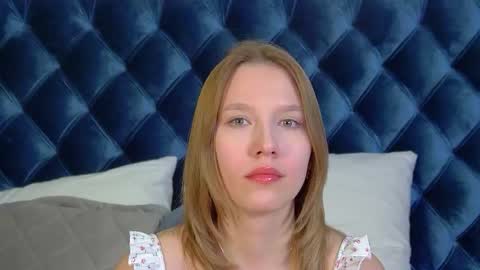 LiliLinn online show from February 2026 06:13:01 AM