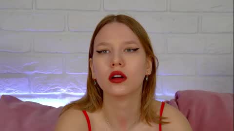 Snapshot of lililinn chatting on April 2026 05:44:02 AM LiliLinn online show from April 2026 05:44:02 AM