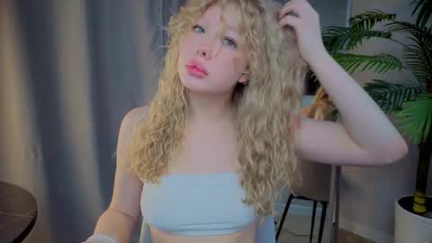 Snapshot of lililok101 chatting on October 2025 02:36:02 AM lililok101 online show from October 2025 02:36:02 AM