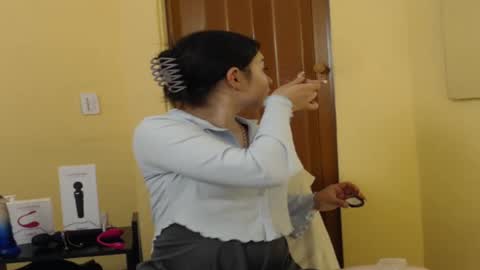 lilimini online show from October 2025 07:44:01 PM