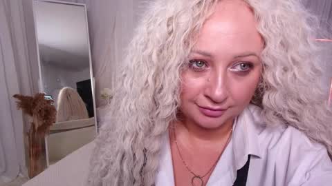 Snapshot of lilit_1love chatting on September 2025 04:45:01 PM Lilit online show from September 2025 04:45:01 PM