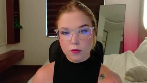 Lilith Bonheur online show from March 2026 11:05:01 PM