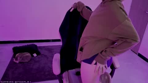 Snapshot of lilithcary chatting on December 2025 02:56:01 PM Lilith online show from December 2025 02:56:01 PM