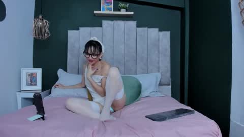 Snapshot of lilithmuller_new chatting on December 2025 07:10:01 PM Lili online show from December 2025 07:10:01 PM