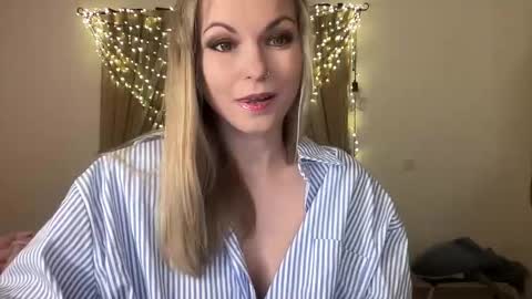 lilithnewdawn online show from March 2026 07:20:02 PM