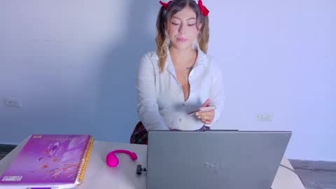 lilithsmiith online show from May 2026 12:13:02 PM