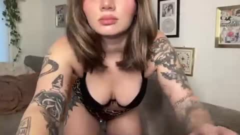 Snapshot of lill_daddysgirl chatting on November 2025 03:13:02 PM lilldaddysgirl online show from November 2025 03:13:02 PM