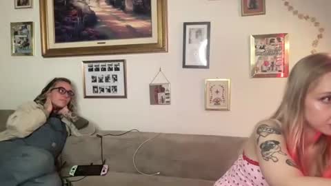 Snapshot of lill_daddysgirl chatting on November 2025 02:32:02 AM lilldaddysgirl online show from November 2025 02:32:02 AM