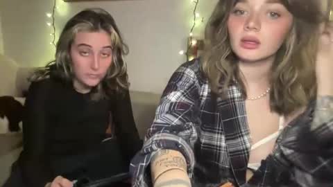 Snapshot of lill_daddysgirl chatting on December 2025 03:12:01 AM lilldaddysgirl online show from December 2025 03:12:01 AM