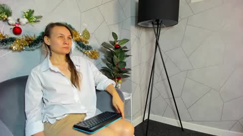 Snapshot of lillian_white1 chatting on January 2025 04:28:02 AM lillian_white1 online show from January 2025 04:28:02 AM