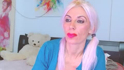 Snapshot of lillianasara chatting on November 2025 08:18:01 PM Lara online show from November 2025 08:18:01 PM