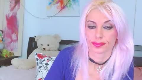 Snapshot of lillianasara chatting on November 2025 08:40:02 PM Lara online show from November 2025 08:40:02 PM