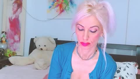 Snapshot of lillianasara chatting on November 2025 12:44:01 AM Lara online show from November 2025 12:44:01 AM