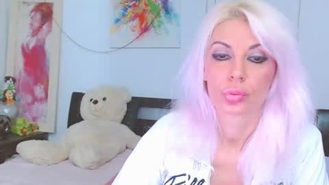 Snapshot of lillianasara chatting on November 2025 07:30:02 PM Lara online show from November 2025 07:30:02 PM