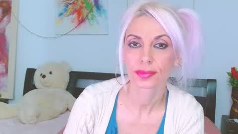 Snapshot of lillianasara chatting on November 2025 05:35:02 PM Lara online show from November 2025 05:35:02 PM