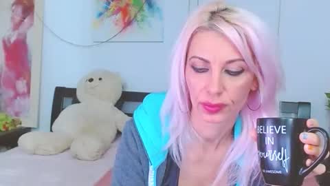 Snapshot of lillianasara chatting on December 2025 11:32:01 PM Lara online show from December 2025 11:32:01 PM