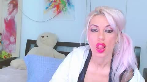 Snapshot of lillianasara chatting on December 2025 07:09:01 PM Lara online show from December 2025 07:09:01 PM