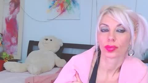 Snapshot of lillianasara chatting on December 2025 02:39:02 AM Lara online show from December 2025 02:39:02 AM