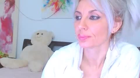 Lara online show from January 2026 10:52:01 PM