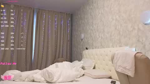 Snapshot of lilliasweety chatting on December 2025 03:57:01 AM Lara Angel online show from December 2025 03:57:01 AM