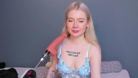 lillie_berry online show from April 2026 04:59:01 AM