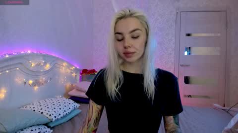 LilliMoore online show from October 2025 11:35:01 PM