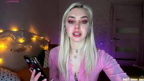 LilliMoore online show from April 2026 11:32:01 PM