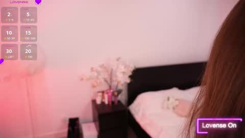 Lilly Colins online show from September 2025 05:49:01 PM