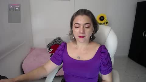 Snapshot of lilly_milf chatting on December 2024 01:17:01 PM Lilly online show from December 2024 01:17:01 PM