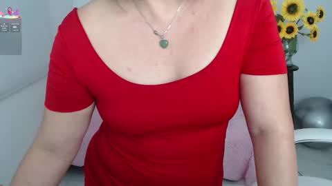 Snapshot of lilly_milf chatting on September 2025 02:50:01 PM Lilly online show from September 2025 02:50:01 PM