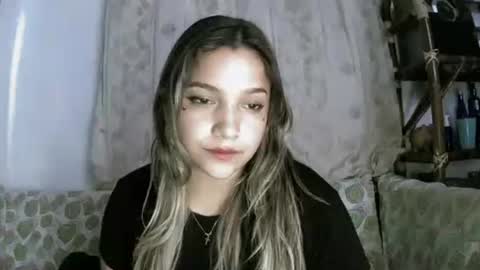 Snapshot of lilly_ocean22 chatting on April 2026 07:00:02 AM Sey - Lilly online show from April 2026 07:00:02 AM