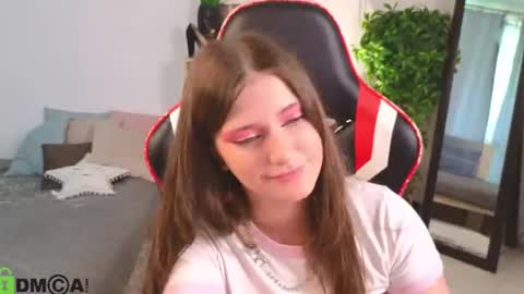Snapshot of lilly_pretty_love chatting on August 2026 10:58:01 AM Lilly online show from August 2026 10:58:01 AM