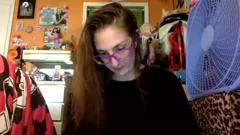 Snapshot of lillylushabae chatting on September 2025 08:53:01 PM hi guys im back on here 3 online show from September 2025 08:53:01 PM