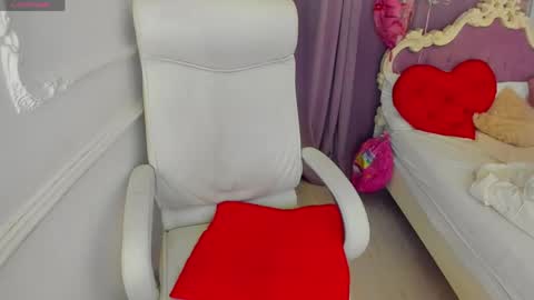 Lily online show from April 2026 07:25:02 AM
