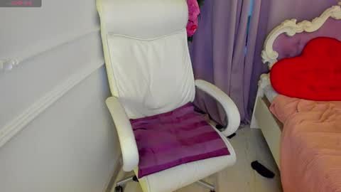 Snapshot of lily_merlin chatting on August 2026 02:00:02 AM Lily online show from August 2026 02:00:02 AM