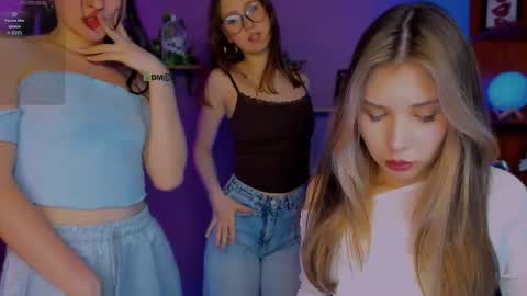 Snapshot of lily_morty chatting on April 2026 02:27:02 AM Lily online show from April 2026 02:27:02 AM