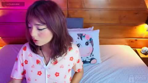 Snapshot of lily_reeds chatting on July 2026 07:38:01 PM Lily online show from July 2026 07:38:01 PM